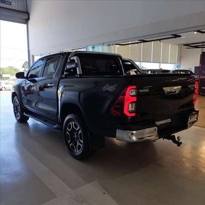 TOYOTA-HILUX-2021