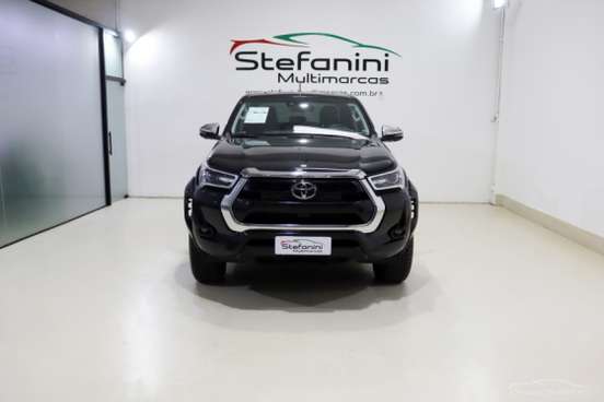 TOYOTA-HILUX-2.8 D-4D TURBO DIESEL CD SRX 4X4 AUTOMÁTICO TOYOTA-HILUX-2025