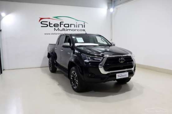 TOYOTA-HILUX-2.8 D-4D TURBO DIESEL CD SRX 4X4 AUTOMÁTICO TOYOTA-HILUX-2025