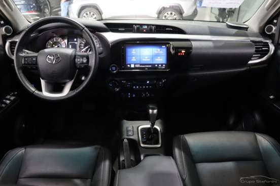 TOYOTA-HILUX-2.8 D-4D TURBO DIESEL CD SRX 4X4 AUTOMÁTICO TOYOTA-HILUX-2025