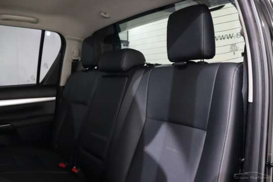 TOYOTA-HILUX-2.8 D-4D TURBO DIESEL CD SRX 4X4 AUTOMÁTICO TOYOTA-HILUX-2025
