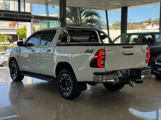 TOYOTA-HILUX-2021