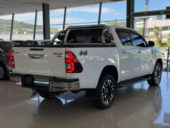 TOYOTA-HILUX-2021