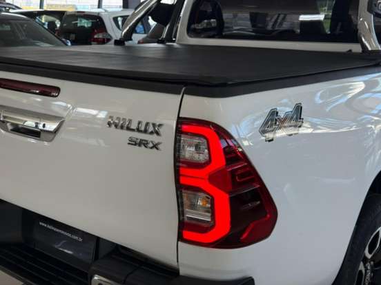 TOYOTA-HILUX-2021