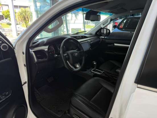 TOYOTA-HILUX-2021