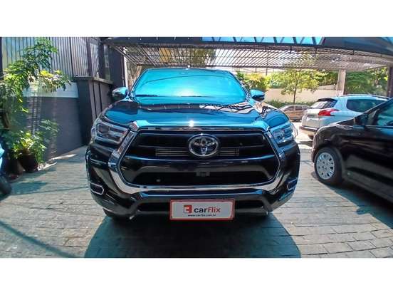 TOYOTA-HILUX-2.8 D-4D TURBO DIESEL CD SRX 4X4 AUTOMÁTICO TOYOTA-HILUX-2024