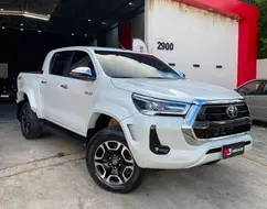 TOYOTA HILUX 2.8 D-4D TURBO DIESEL CD SRX PLUS 4X4 AUTOMÁTICO TOYOTA HILUX 2.8 D-4D TURBO DIESEL CD SRX PLUS 4X4 AUTOMÁTICO