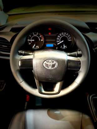 TOYOTA-HILUX-2017