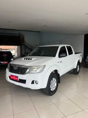 TOYOTA-HILUX-2015