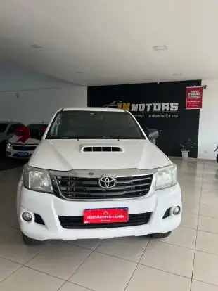 TOYOTA-HILUX-2015