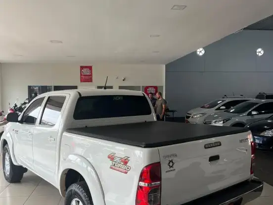 TOYOTA-HILUX-3.0 SR 4X4 CD 16V TURBO INTERCOOLER DIESEL 4P AUTOMÁTICO TOYOTA-HILUX-2015