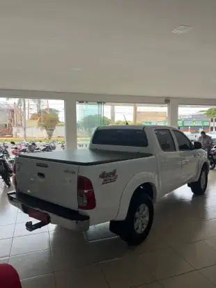 TOYOTA-HILUX-2015