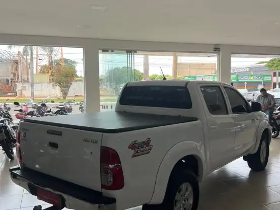 TOYOTA-HILUX-3.0 SR 4X4 CD 16V TURBO INTERCOOLER DIESEL 4P AUTOMÁTICO TOYOTA-HILUX-2015