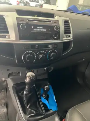 TOYOTA-HILUX-2015
