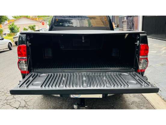TOYOTA-HILUX-2012