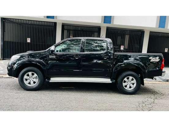 TOYOTA-HILUX-3.0 SRV 4X4 CD 16V TURBO INTERCOOLER DIESEL 4P AUTOMÁTICO TOYOTA-HILUX-2012
