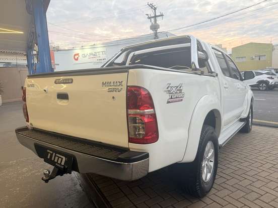 TOYOTA-HILUX-2013
