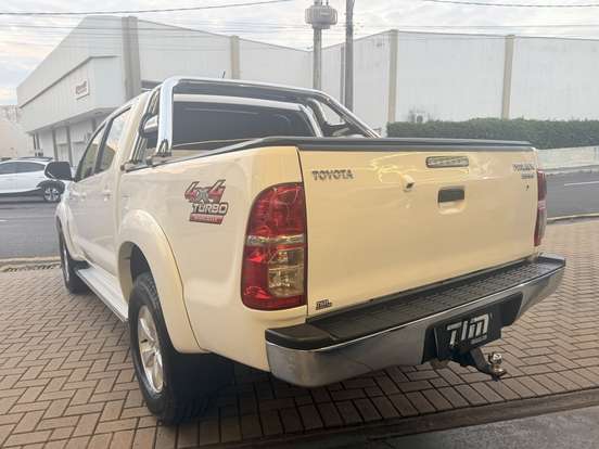 TOYOTA-HILUX-2013