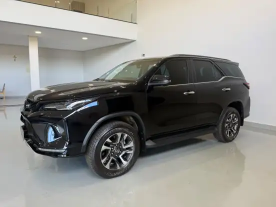 TOYOTA-HILUX SW4-2024