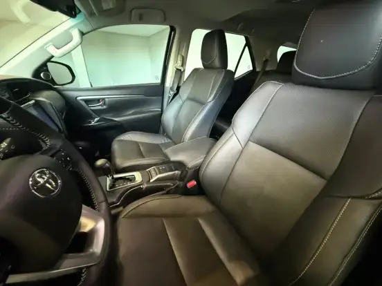 TOYOTA-HILUX SW4-2024