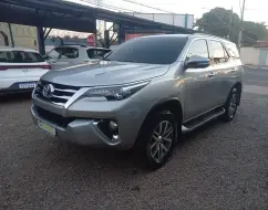 TOYOTA HILUX SW4 2.8 SRX 4X4 7 LUGARES 16V TURBO INTERCOOLER DIESEL 4P AUTOMÁTICO TOYOTA HILUX SW4 2.8 SRX 4X4 7 LUGARES 16V TURBO INTERCOOLER DIESEL 4P AUTOMÁTICO