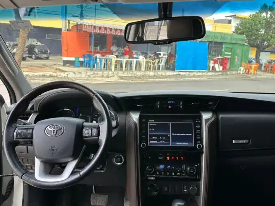 TOYOTA-HILUX SW4-2.8 SRX 4X4 7 LUGARES 16V TURBO INTERCOOLER DIESEL 4P AUTOMÁTICO TOYOTA-HILUX SW4-2019