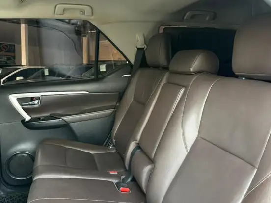 TOYOTA-HILUX SW4-2.8 SRX 4X4 7 LUGARES 16V TURBO INTERCOOLER DIESEL 4P AUTOMÁTICO TOYOTA-HILUX SW4-2019