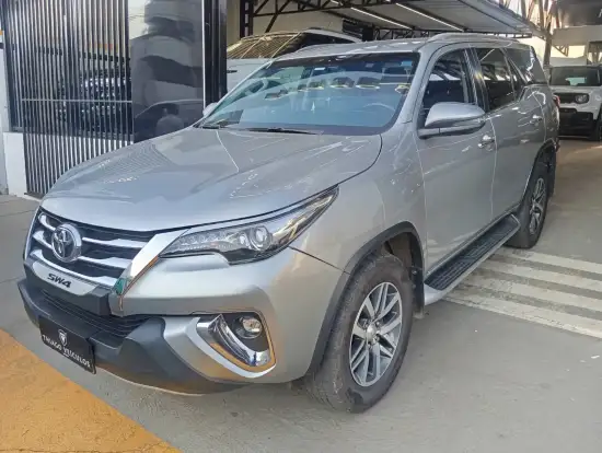 TOYOTA-HILUX SW4-2017