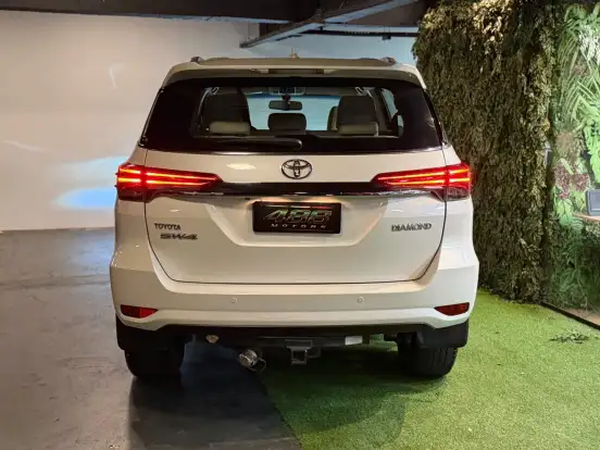 TOYOTA-HILUX SW4-2019