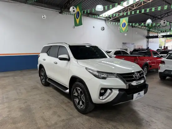 TOYOTA-HILUX SW4-2019