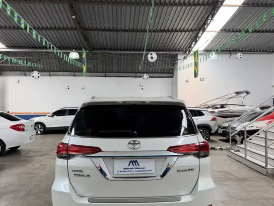 TOYOTA-HILUX SW4-2.8 SRX DIAMOND 4X4 7 LUGARES 16V TURBO INTERCOOLER DIESEL 4P AUTOMÁTICO TOYOTA-HILUX SW4-2019
