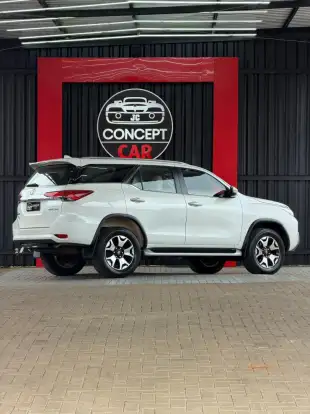 TOYOTA-HILUX SW4-2019