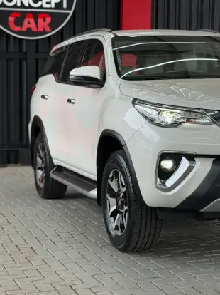 TOYOTA-HILUX SW4-2019
