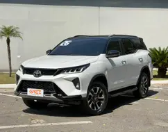 TOYOTA HILUX SW4 2.8 D-4D TURBO DIESEL DIAMOND 7L 4X4 AUTOMÁTICO TOYOTA HILUX SW4 2.8 D-4D TURBO DIESEL DIAMOND 7L 4X4 AUTOMÁTICO