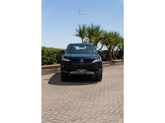 TOYOTA-HILUX SW4-2024