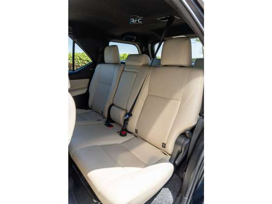 TOYOTA-HILUX SW4-2.8 D-4D TURBO DIESEL DIAMOND 7L 4X4 AUTOMÁTICO TOYOTA-HILUX SW4-2024