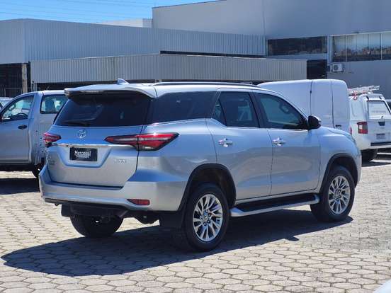 TOYOTA-HILUX SW4-2.8 D-4D TURBO DIESEL SRX 4X4 AUTOMÁTICO TOYOTA-HILUX SW4-2021
