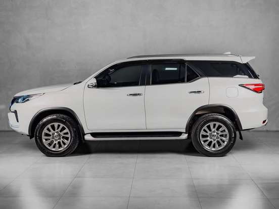 TOYOTA-HILUX SW4-2022