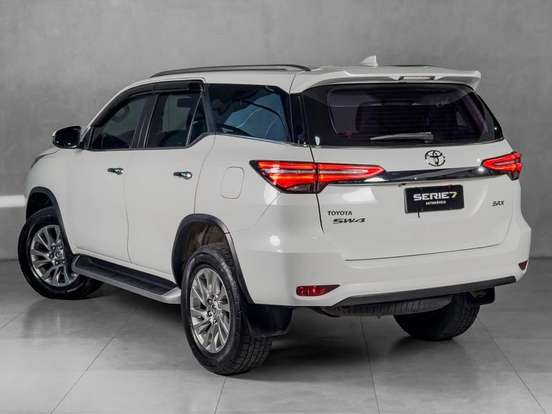 TOYOTA-HILUX SW4-2.8 D-4D TURBO DIESEL SRX 4X4 AUTOMÁTICO TOYOTA-HILUX SW4-2022