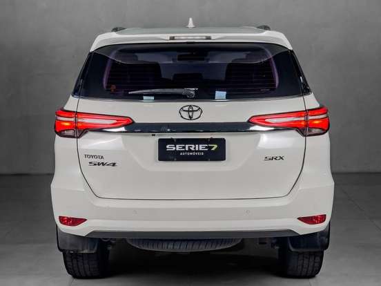 TOYOTA-HILUX SW4-2022