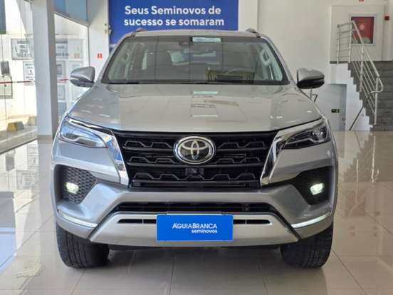 TOYOTA-HILUX SW4-2.8 D-4D TURBO DIESEL SRX 7L 4X4 AUTOMÁTICO TOYOTA-HILUX SW4-2023