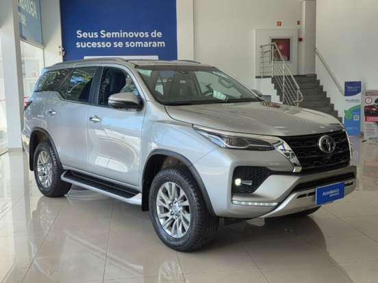 TOYOTA-HILUX SW4-2023