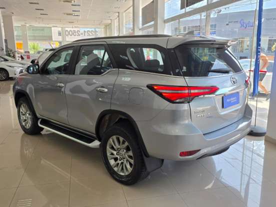 TOYOTA-HILUX SW4-2023