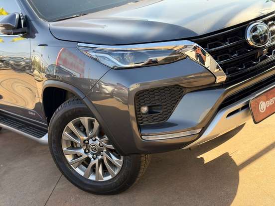 TOYOTA-HILUX SW4-2.8 D-4D TURBO DIESEL SRX 7L 4X4 AUTOMÁTICO TOYOTA-HILUX SW4-2022