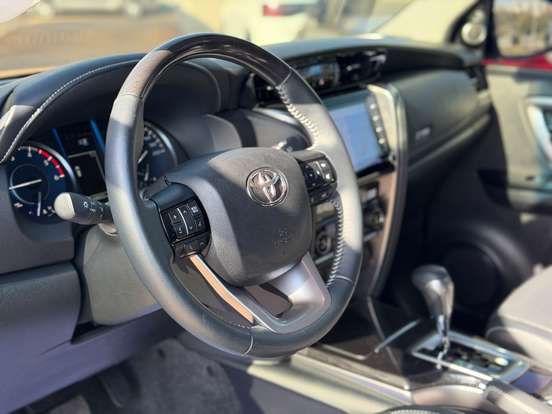 TOYOTA-HILUX SW4-2022