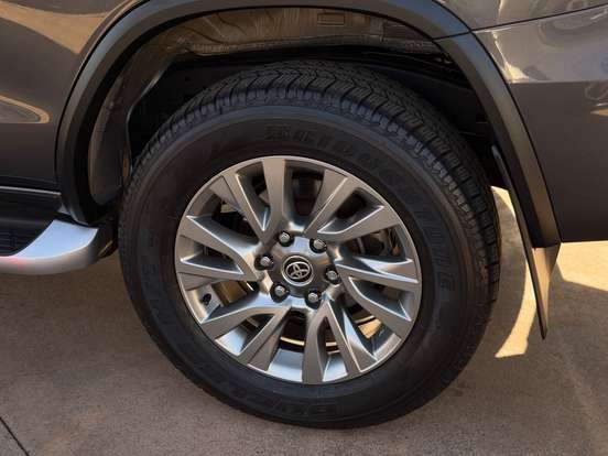 TOYOTA-HILUX SW4-2.8 D-4D TURBO DIESEL SRX 7L 4X4 AUTOMÁTICO TOYOTA-HILUX SW4-2022