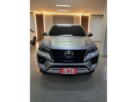 TOYOTA-HILUX SW4-2.8 D-4D TURBO DIESEL SRX 7L 4X4 AUTOMÁTICO TOYOTA-HILUX SW4-2023