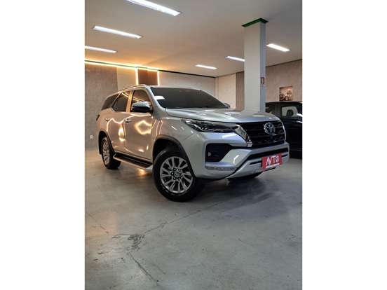 TOYOTA-HILUX SW4-2023