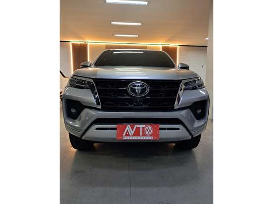 TOYOTA-HILUX SW4-2.8 D-4D TURBO DIESEL SRX 7L 4X4 AUTOMÁTICO TOYOTA-HILUX SW4-2023