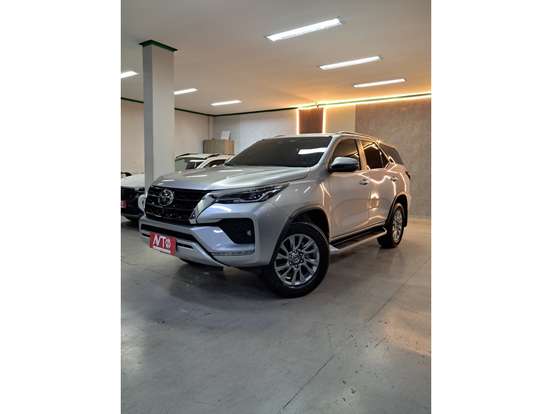TOYOTA-HILUX SW4-2.8 D-4D TURBO DIESEL SRX 7L 4X4 AUTOMÁTICO TOYOTA-HILUX SW4-2023